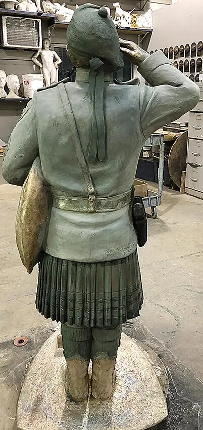 Border Patrol Bagpiper Memorial back view